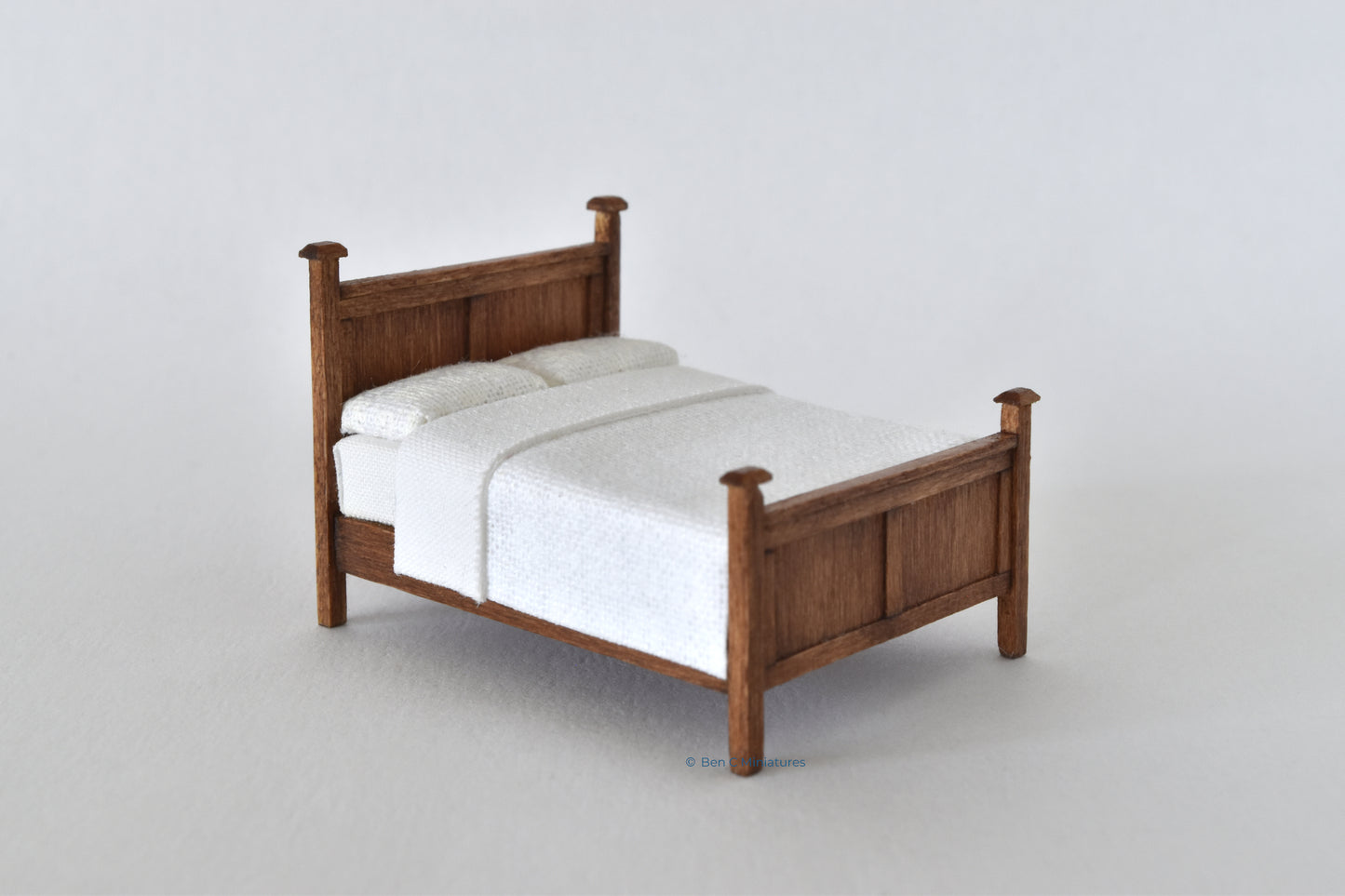 Wooden Framed Double Bed 48th scale