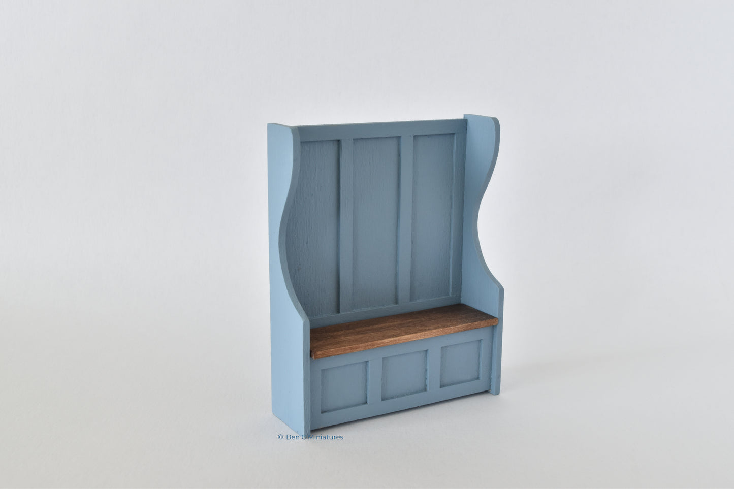 Settle with Storage – Blue Painted Finish 24th scale
