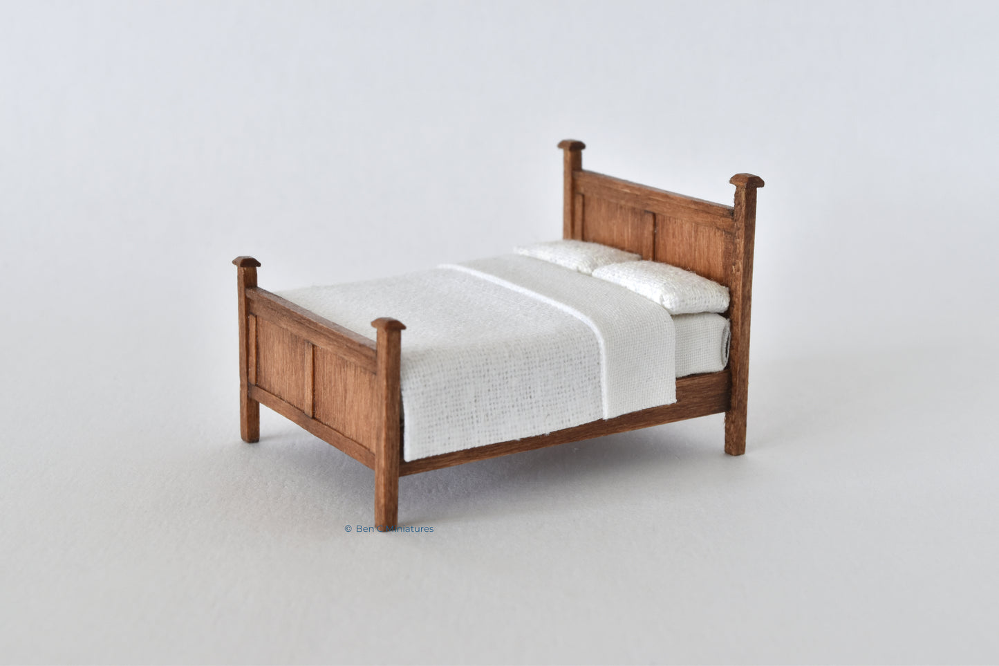 Wooden Framed Double Bed 48th scale
