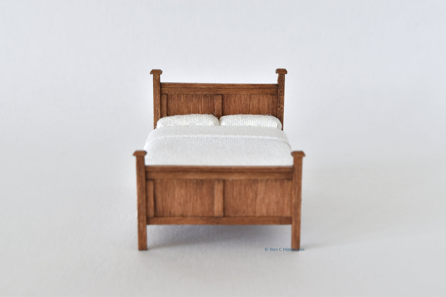 Wooden Framed Double Bed 48th scale