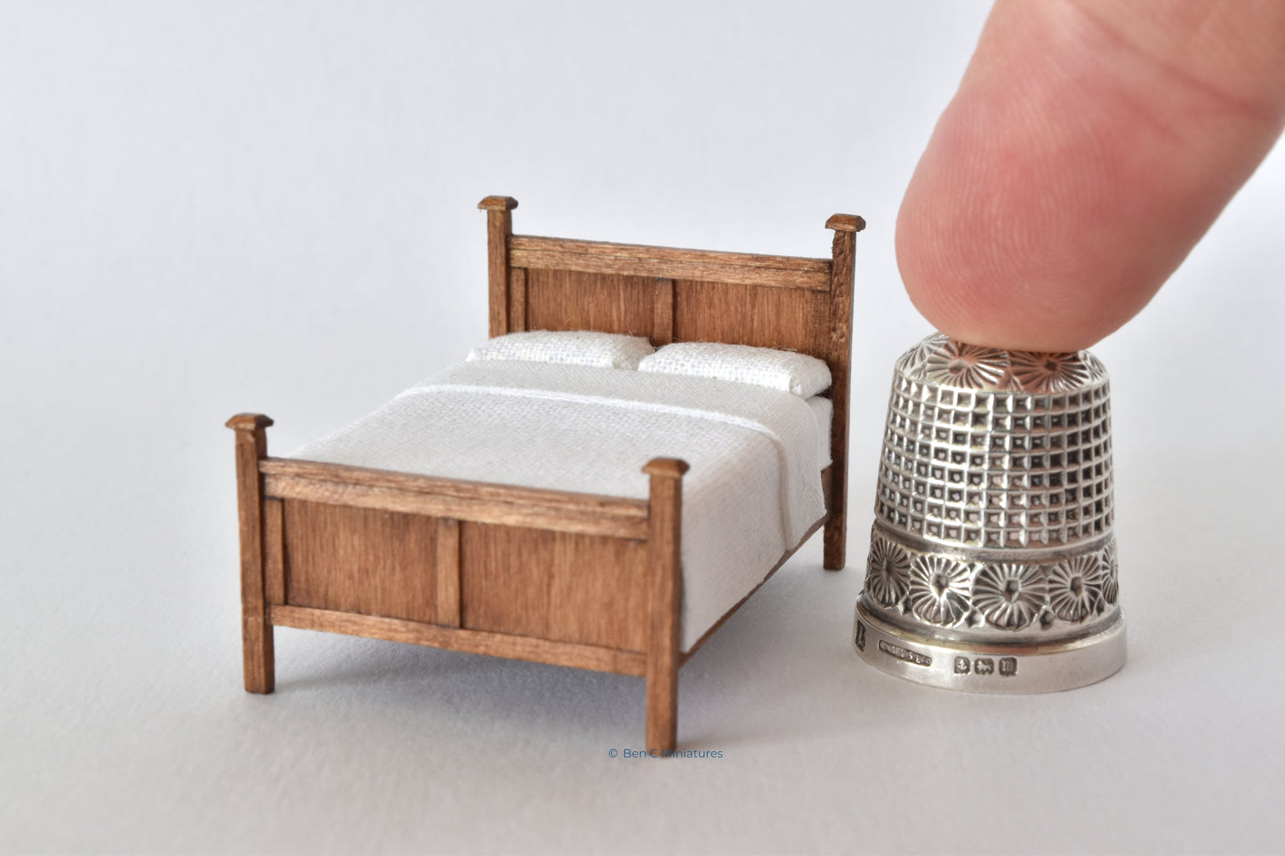 Wooden Framed Double Bed 48th scale