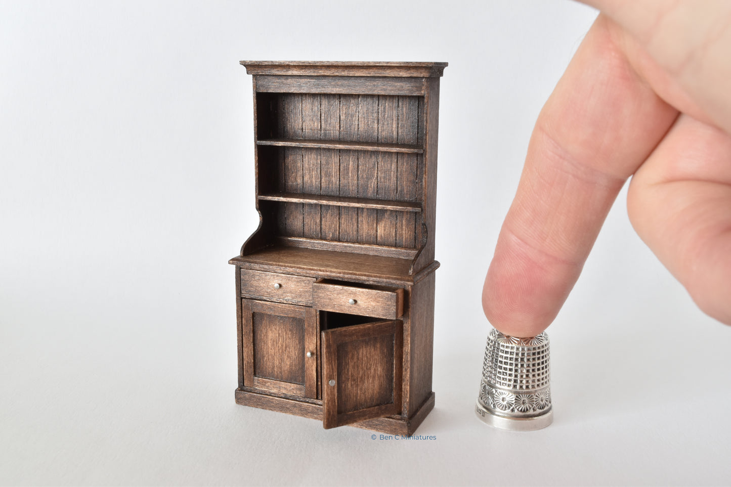 Kitchen Dresser Aged Oak 24th scale