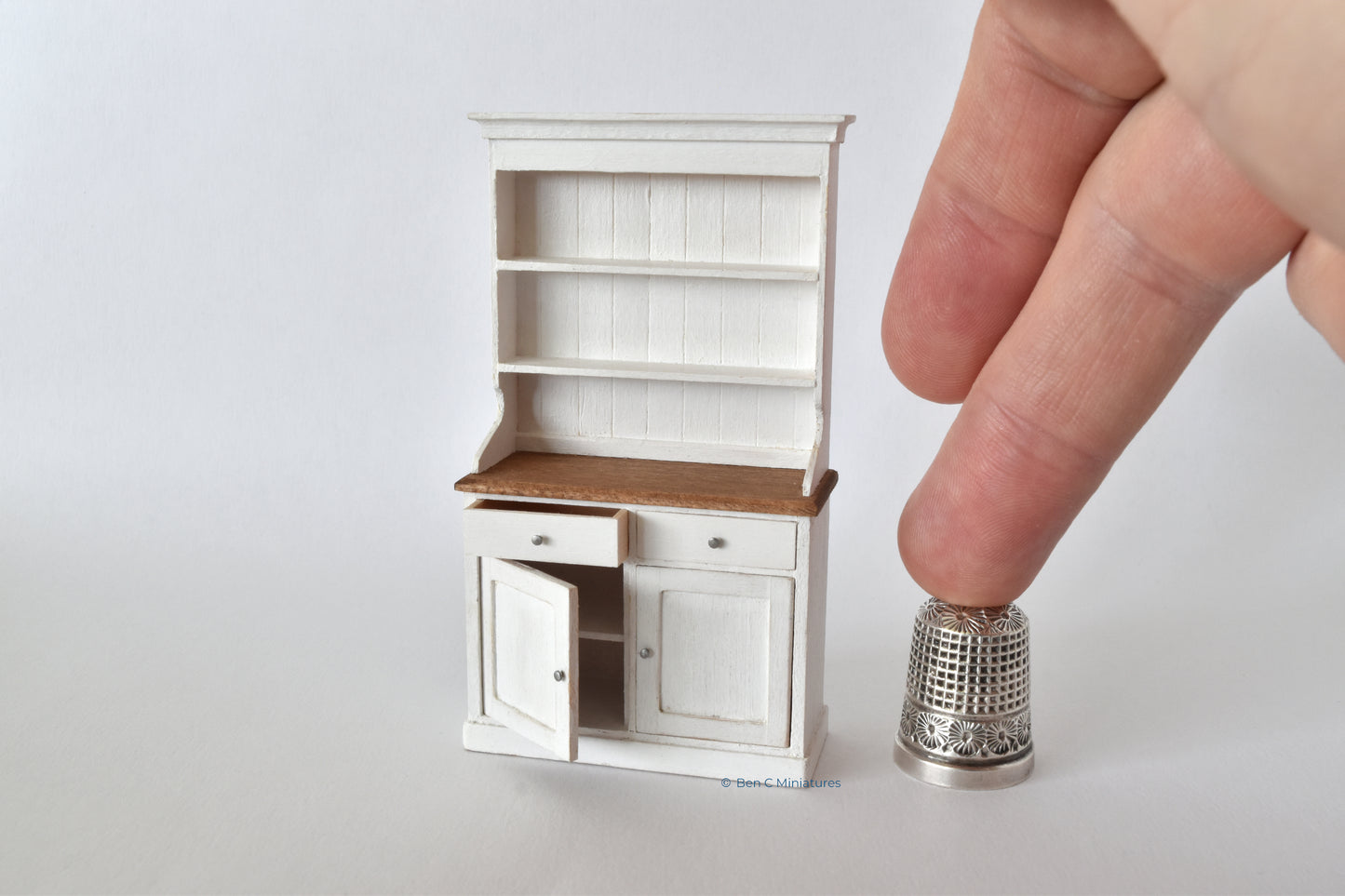 Kitchen Dresser White 24th scale