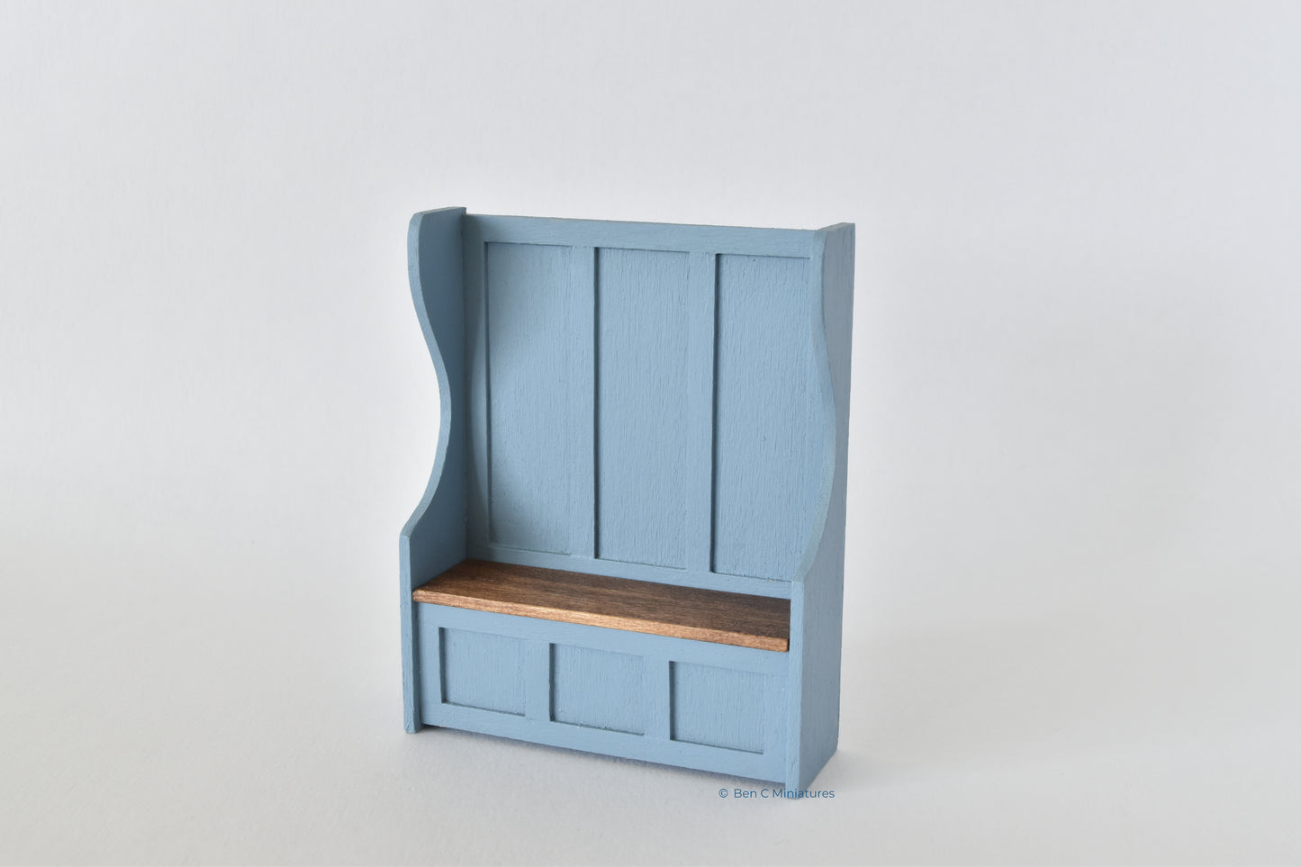 Settle with Storage – Blue Painted Finish 24th scale